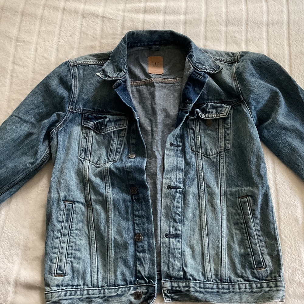 GAP Medium Wash Classic Denim Jacket – Size M